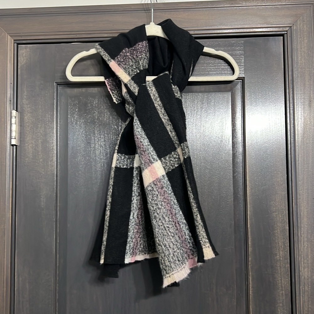 Vince‎ Camuto Womens Plaid Check Patterned Scarf Black Pink Winter